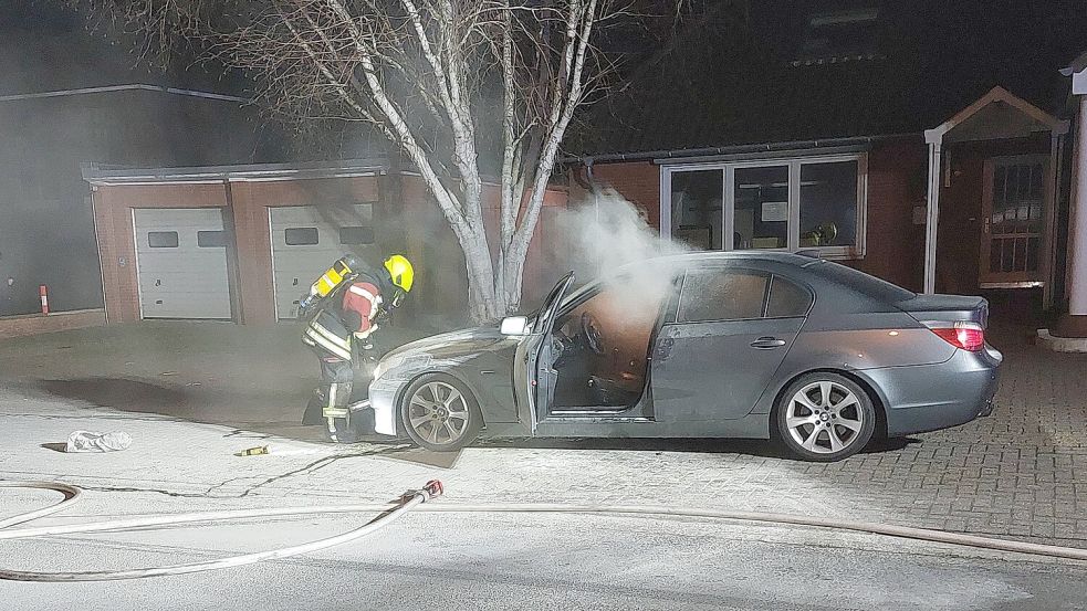 Die Feuerwehr war am Abend in Warsingsfehn im Einsatz. Foto: Wolters