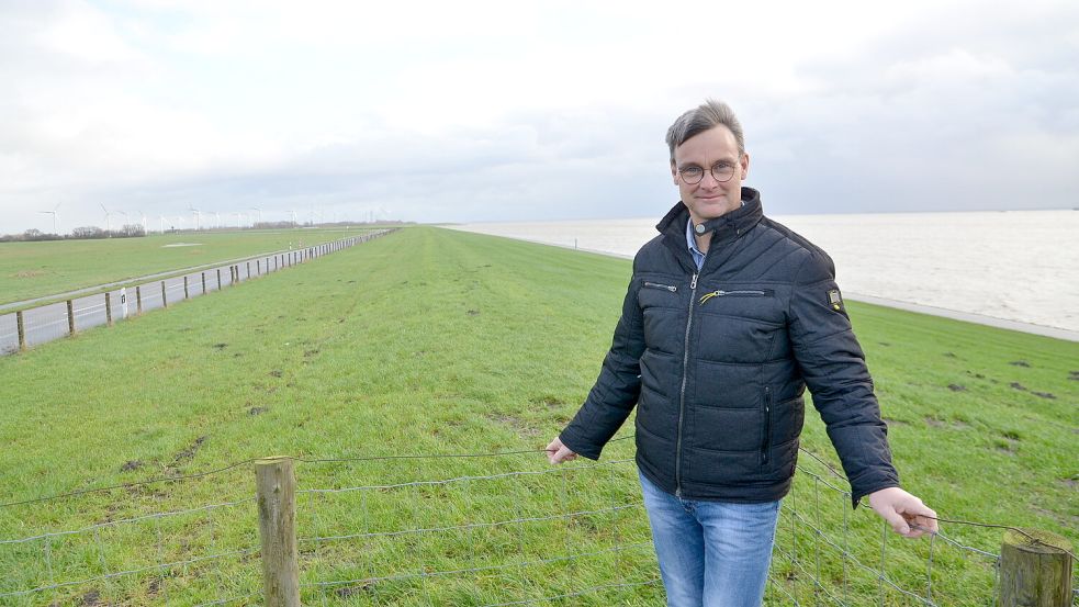 Gerd-Udo Heikens ist Oberdeichrichter der Deichacht Krummhörn. Seit einem Jahr ist er im Amt. Foto: Archiv