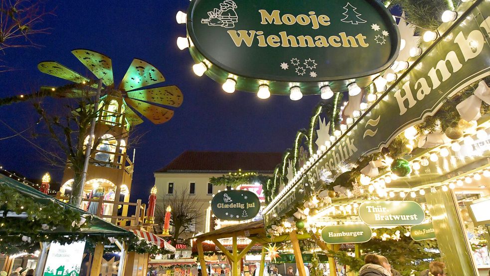 Hell erleuchtet bietet jeder Weihnachtsmarkt in Ostfriesland eine eigene Atmosphäre. Archivfoto: Ortgies