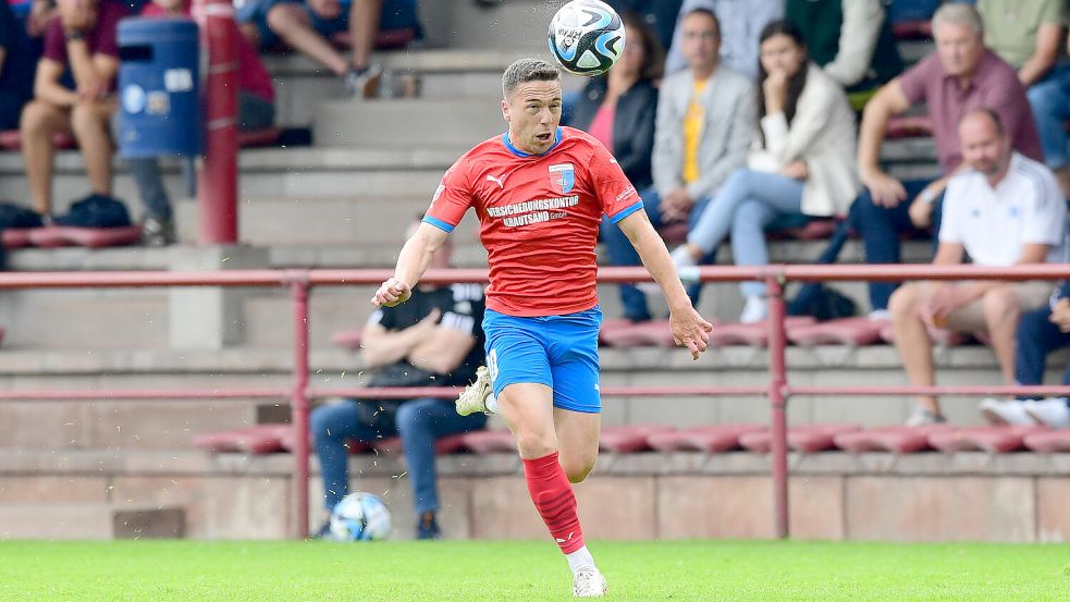 Der dribbelstarke Marcell Sobotta stand bis zum 31. Dezember beim SV Drochtersen/Assel unter Vertrag. Foto: Imago