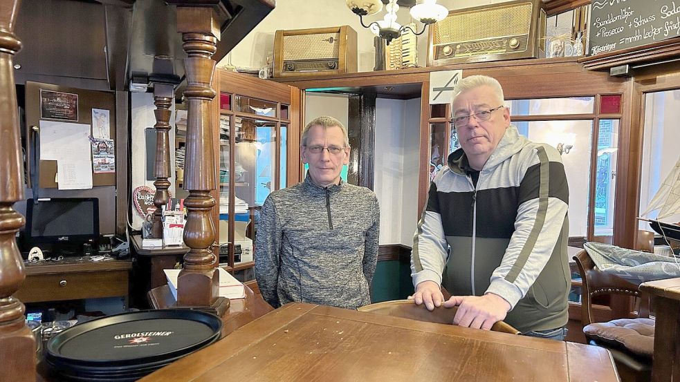Bernd Hilbig (rechts) und Mitarbeiter Willy Gehrke stehen nun plötzlich ohne Arbeit da. Foto: Weiden