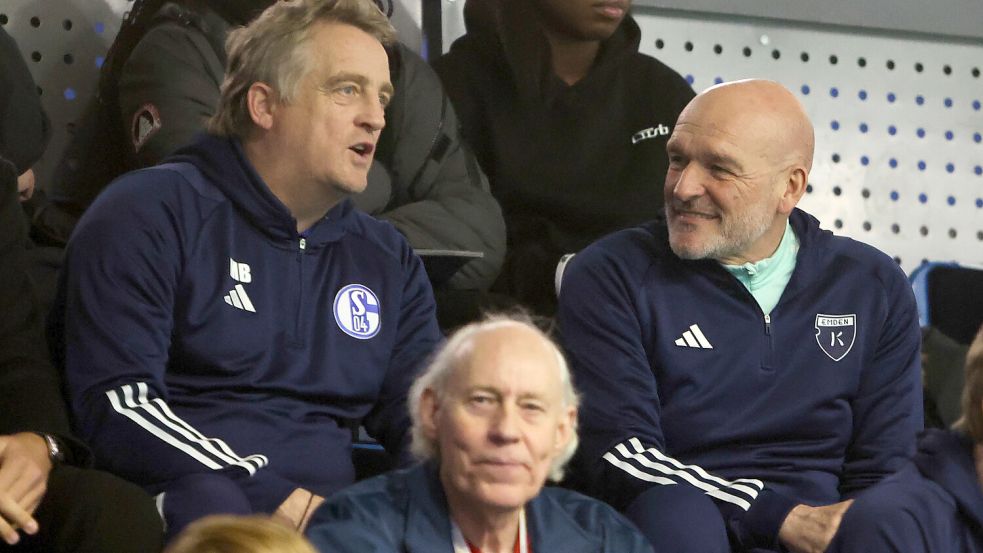 Stefan (rechts) Emmerling traf ein paar bekannte Gesichter – unter anderem Schalkes Co-Trainer Mike Büskens.