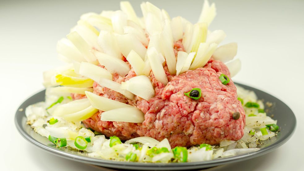 Der Mettigel widerstrebt Rüdiger Musolfs Geschmacksempfinden. Foto: Adobe Stock