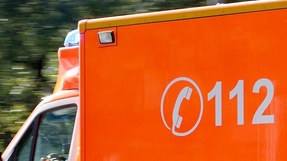 Mit einem Krankenwagen wurden die Männer jeweils ins Krankenhaus gebracht. Symbolfoto: Pixabay