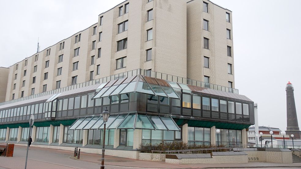 Das Klinikgebäude befindet sich in exponierter Lage an der Promenade. Daher ist von zentraler Bedeutung, was mit der Immobilie passiert. Foto: Ferber