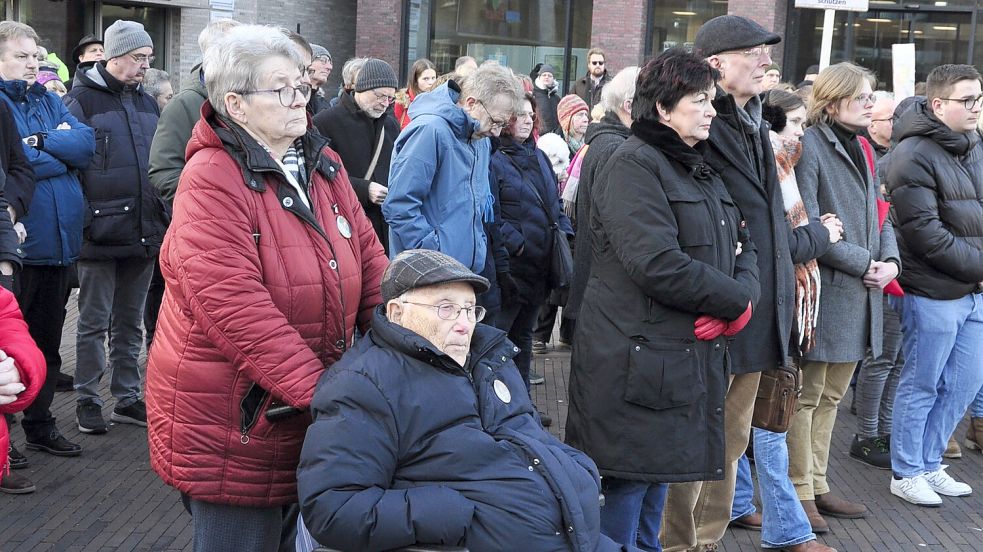 Unter anderem war Zeitzeuge und Überlebender des Holocaust Albrecht Weinberg unter den Zuhörenden. Foto: Wolters