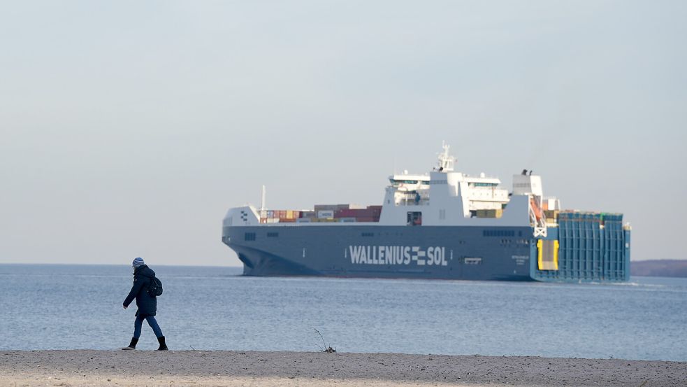 An der Küste bleibt es frisch, die Sonne zeigt sich kaum. Foto: dpa/Marcus Brandt