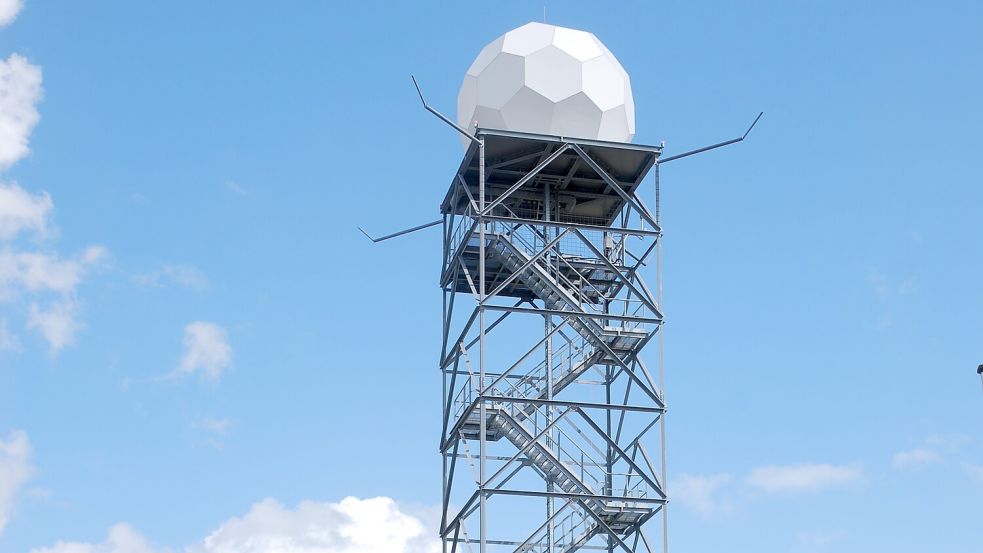 Wohl frühestens 2028/29 wird der temporäre Wetterturm auf Borkum an der Juister Strate ersetzt. Foto: Ferber