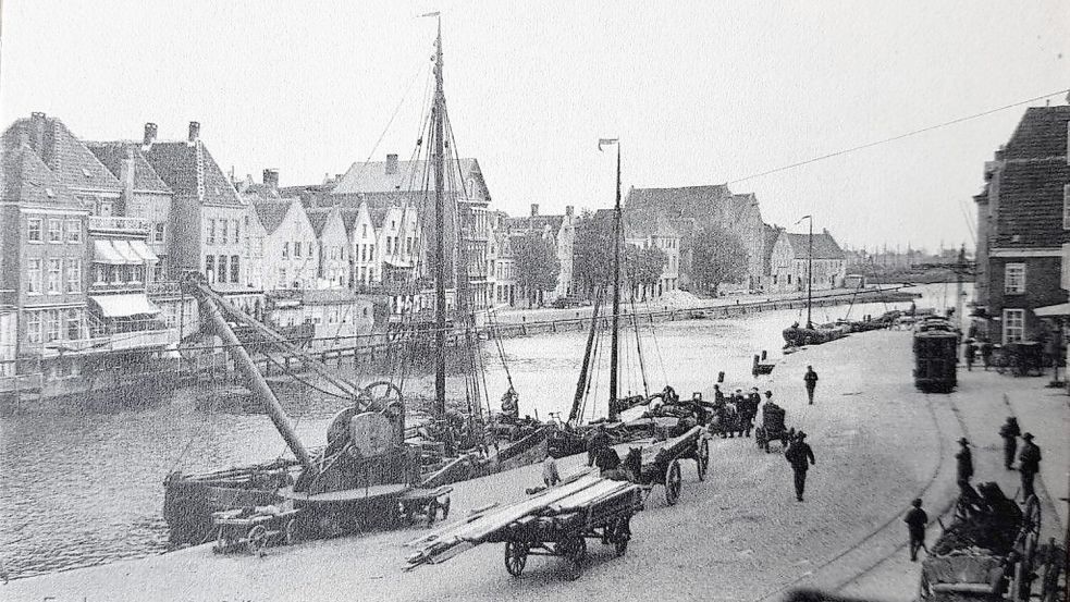 Auch dieses alte Foto zeigt den Handkurbelkran am Ratsdelft. Foto: Sammlung Alfred Schmidt