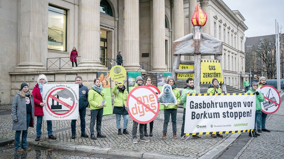 An der Protestaktion beteiligten sich verschiedene Umweltschutz-Gruppierungen. Foto: Daniel Pilar/Greenpeace