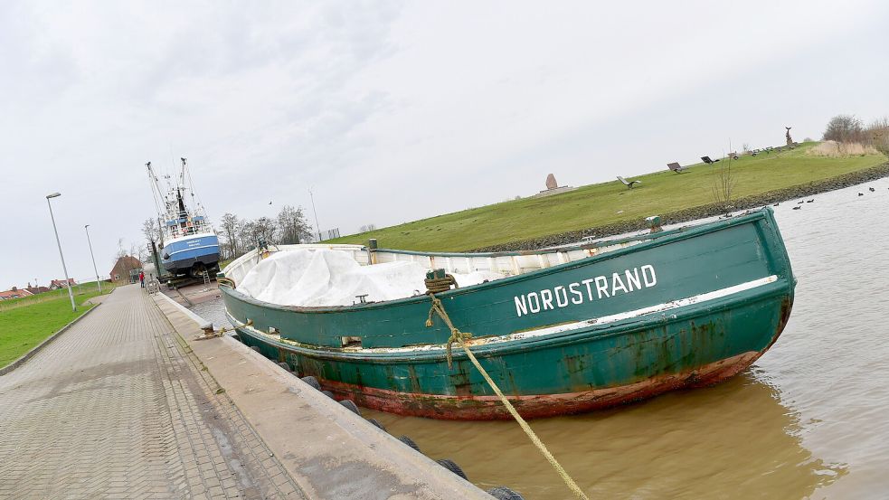 Das Abwracken des Kutter-Rests dauert etwa eine Woche. Foto: Wagenaar