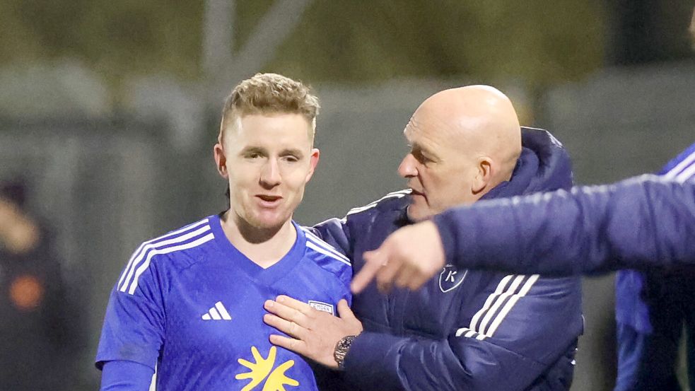 Mit einem Lob vom Trainer verließ Tobias Steffen in der 71. Minute das Feld.