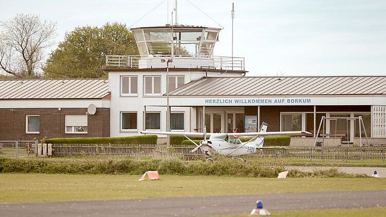 Am Borkumer Flughafen müssen Gehölze beseitigt werden. Foto: NBG