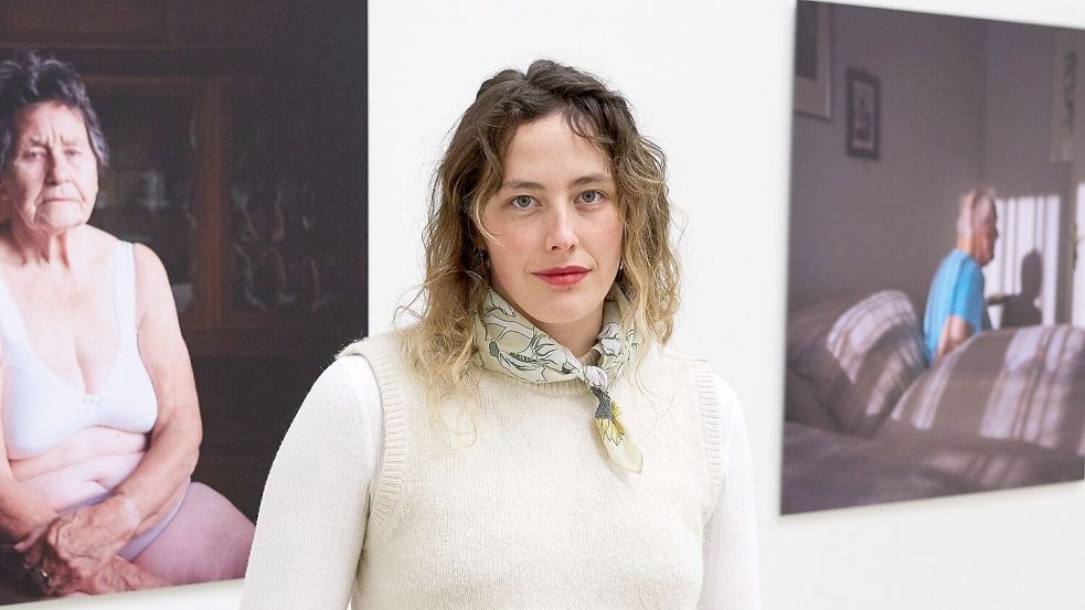 Antine Karla Yzer hat für ihr Fotografie-Studium in Hamburg eine Projektarbeit gemacht, bei der Fotos ihrer Großeltern im Mittelpunkt standen. Foto: Ilja Roßbander