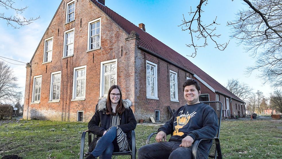 Ein Bild aus hoffnungsvollen Zeiten: Vanessa und Moritz Messerer wollten das Kapitänshaus in Westgroßefehn restaurieren. Foto: Archiv/Ortgies