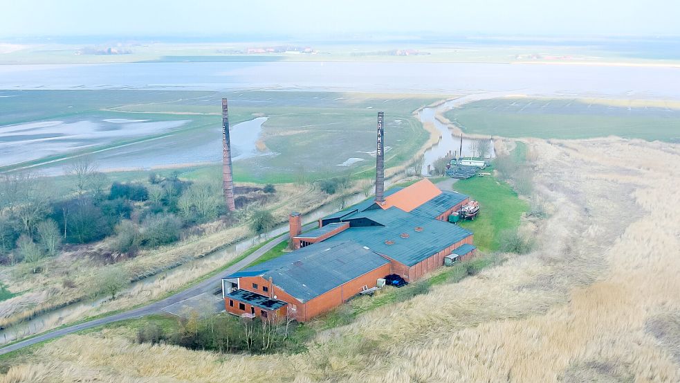 Die ehemalige Ziegelei Cramer liegt an der Ems im Deichvorland von Midlum. Foto: OZ-Archiv