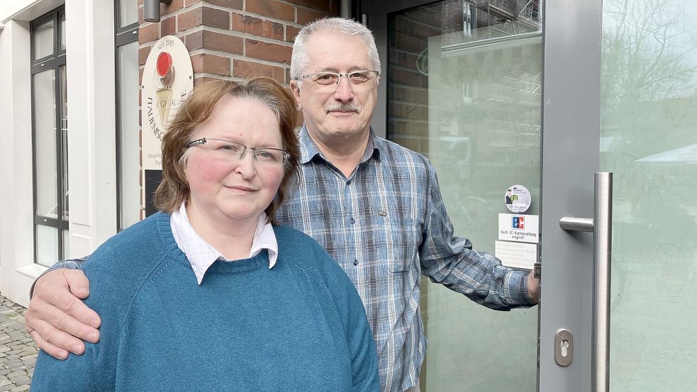 Arbeiten seit über 40 Jahren zusammen in der Eisdiele: Onorina und Angelo Sossai. Foto: Schuurman