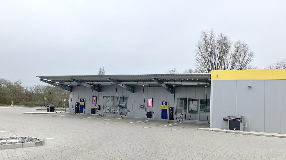 Ist erst im August 2023 in Betrieb gegangen: die Waschhalle der Score an der Frisiastraße. Foto: Schuurman
