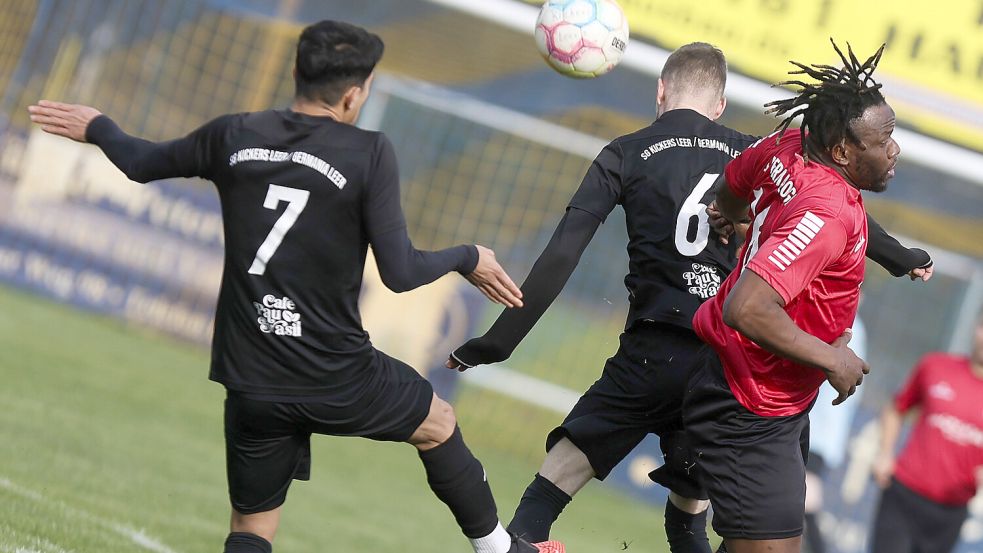 Innerhalb weniger Stunden wurde aus dem 2:0-Sieg gegen Frisia Loga nun eine 0:5-Niederlage für die SG Kickers/Germania Leer II. Foto: Doden/Emden