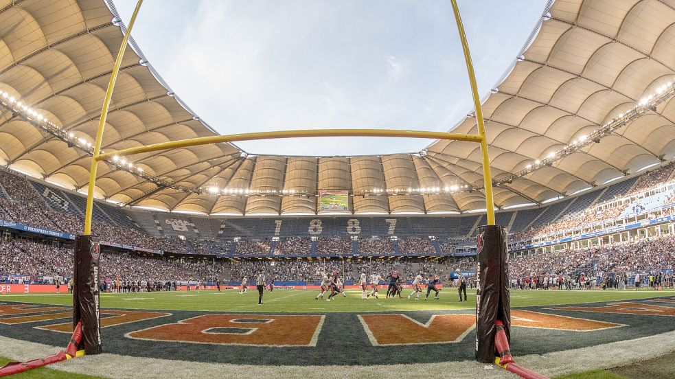 Die Hamburg Sea Devils trugen im vergangenen Jahr ihr Heimspiel in der European League of Football gegen die Düsseldorfer Rhein Fire im Hamburger Volksparkstadion aus – vor rund 32.500 Zuschauern. Foto: Imago