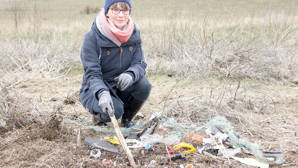 Borkums Umweltbeauftragte Sandra Franke hofft auf viele Mithelfende, beim Müll sammeln. Foto: Ferber