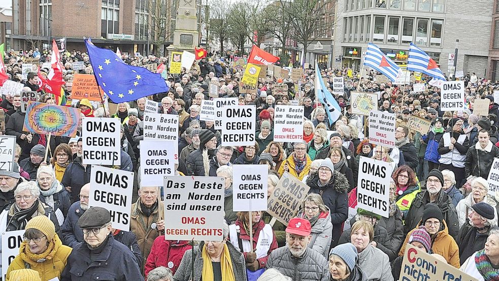 Die Enthüllungen des Recherchenetzwerks Correctiv hat zu zahlreichen Demos gegen Rechtsextremismus geführt. Auch in Leer gingen Anfang Februar mehr als 1500 Menschen auf die Straße. Foto: Wolters/Archiv