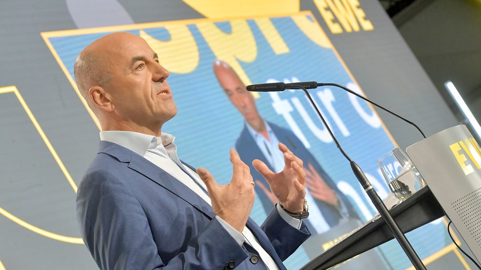 Stefan Dohler, Vorstandsvorsitzender der EWE, hielt eine Rede. Foto: Ortgies