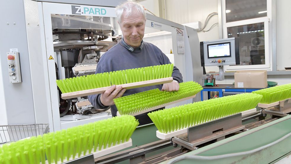 Harald Münke hat den Dreh an der Maschine raus. Foto: Ortgies