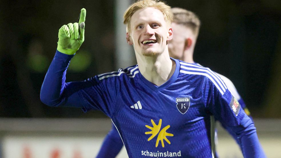 Pascal Steinwender hat aktuell gut lachen: Der Flügelspieler war bislang in jedem Spiel in diesem Jahr an einem Tor von Kickers Emden direkt beteiligt. Foto: Doden, Emden