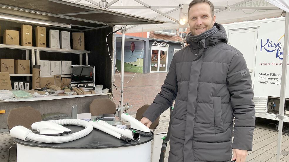 Startet als Staubsauger-Vertreter auf dem Wochenmarkt durch: Markus Unger. Foto: Schuurman