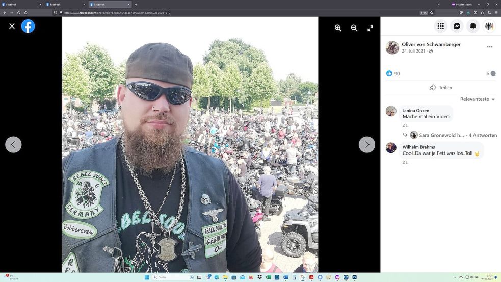 Nazi-Reichsadler und SS-Totenkopf hat der "Sergeant at Arms" des "Rebel Souls MC", Oliver Schwamberger, offensichtlich in der Öffentlichkeit getragen. Das Foto hat er obendrein am 24. Juli 2021 auf Facebook veröffentlicht. Die Auricher Staatsanwaltschaft hat jetzt gegen einige der ostfriesischen Rocker ein Ermittlungsverfahren eröffent. Foto: Screenshot vom 04.02.2024 / Quelle: Facebook-Seite von "Oliver von Schwamberger"