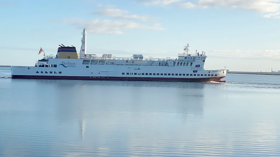 Die MS „Ostfriesland“ hat nun einen neuen Außenanstrich. Foto: Archiv/AG Ems