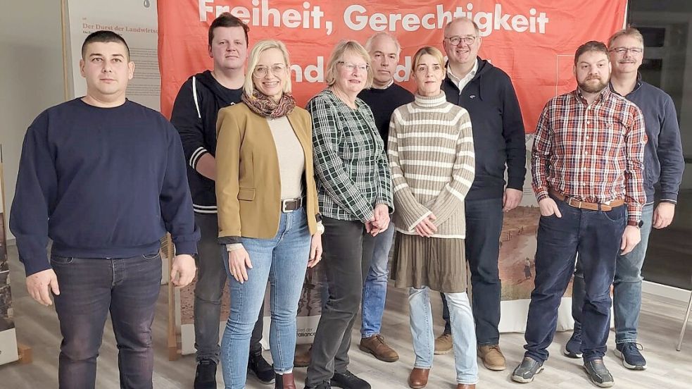 Der neue Vorstand des SPD-Ortsvereins Borkum: Andre Bratina (von links), Hendrik Wickern, Melanie Helms, Gesi Grigoleit, Volker Miska, Kristin Mahlitz, Markus Stanggassinger, Benjamin Gerhardt und Olaf Look. Foto: SPD Borkum