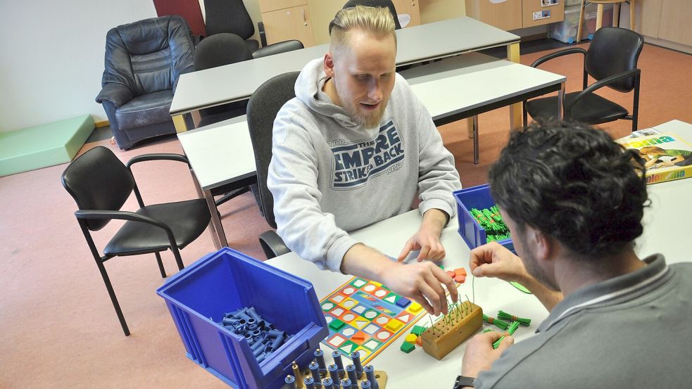 Jeder Mensch ist individuell und muss entsprechend seinen Möglichkeiten gefördert werden. Alexander Siebolds steht dafür eine große Auswahl an Materialien zur Verfügung. Foto: Ullrich