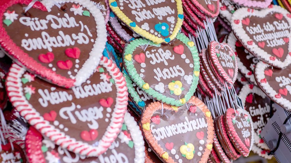 Lebkuchenherzen sind ein Symbol für die Volksfeste. Foto: Büttner/dpa