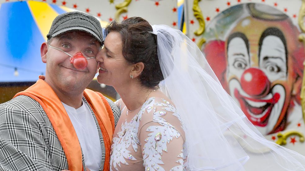 Der Zirkusclown Simon Trumpf hat seine Zirkusprinzessin Daniela Lutzny geheiratet. Foto: Ortgies