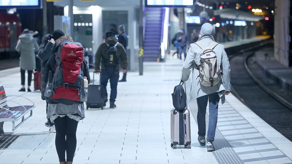 Während des Bahnstreiks der GDL müssen sich Reisende nach Alternativen umschauen. Unser Überblick zeigt, welche Möglichkeiten es gibt. Foto: dpa/Bodo Marks