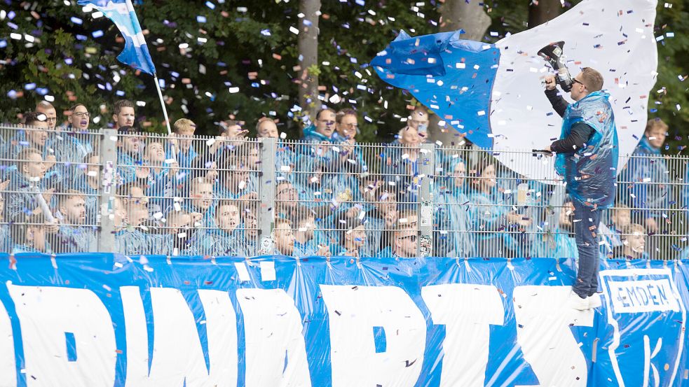 Beim Pokalspiel im Oktober reisten 300 Emder Zuschauer mit nach Delmenhorst. Foto: Doden/Emden