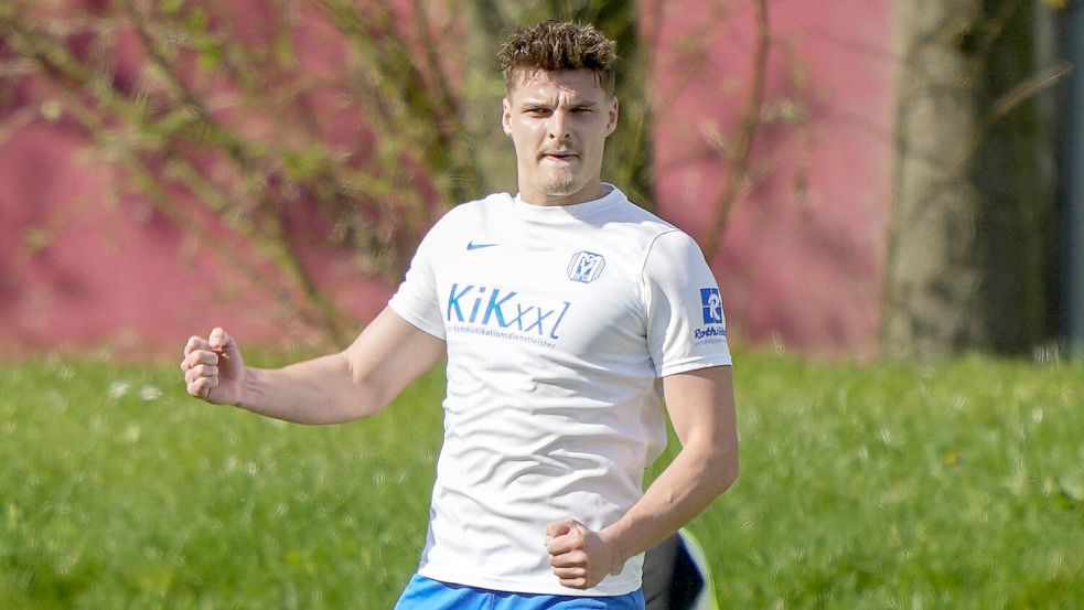 Marek Janssen durfte in Kiel gleich viermal zum Jubeln abheben. Foto: Scholz/Imago