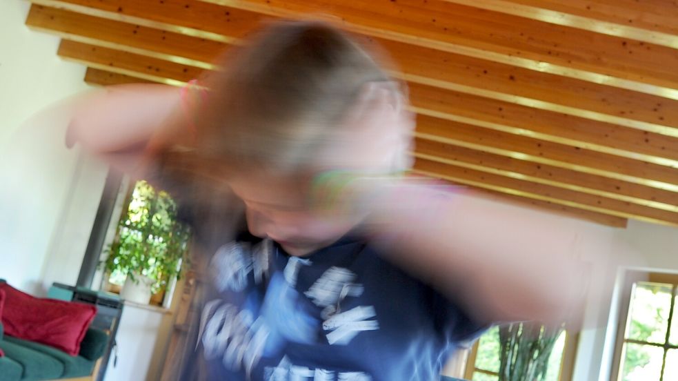 Kinder mit ADHS können oft ihre Kräfte nicht richtig einschätzen. Foto: Julian Stratenschulte / dpa