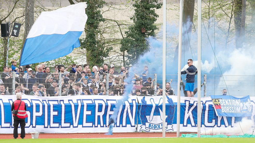 200 Emder Fans standen im Kickers-Block. Dort ereignete sich am Ende der blutige Zwischenfall.