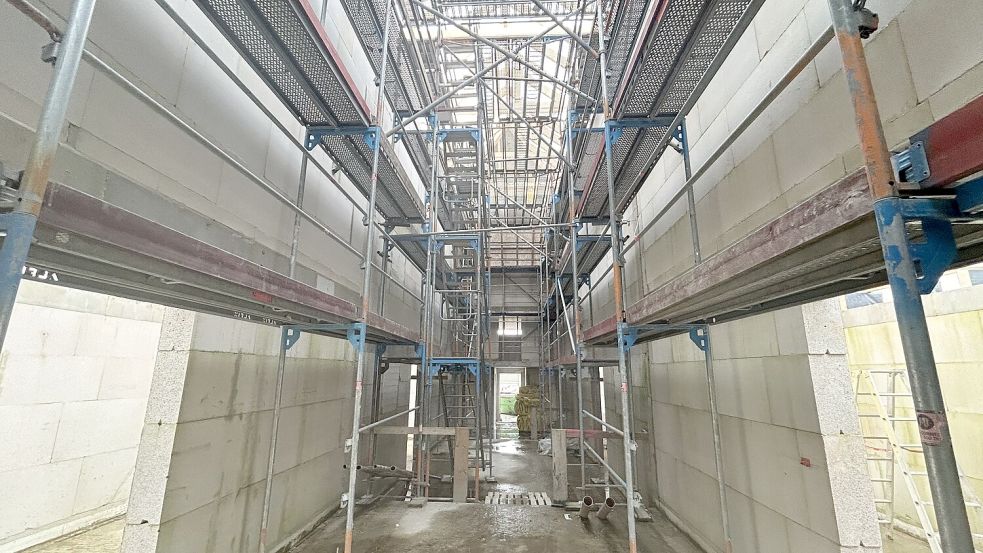 Der große Flur im Inneren des Gulfhofs: Die Decke ist hier fast zwölf Meter hoch. Foto: Weiden