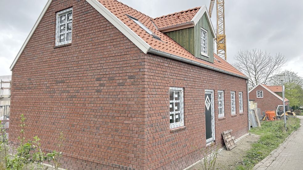 Die Bauplaner haben sich bei der Materialauswahl an die in Rysum üblichen Baustoffe orientiert. Foto: Weiden