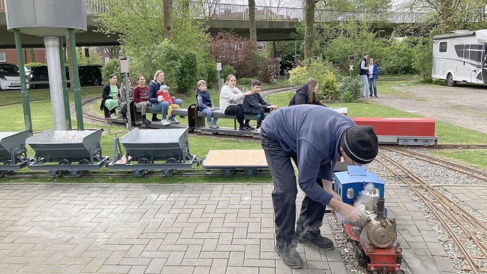 Mitfahren undtüfteln: Auf der Anlage haben viele Spaß. Foto: Schuurman