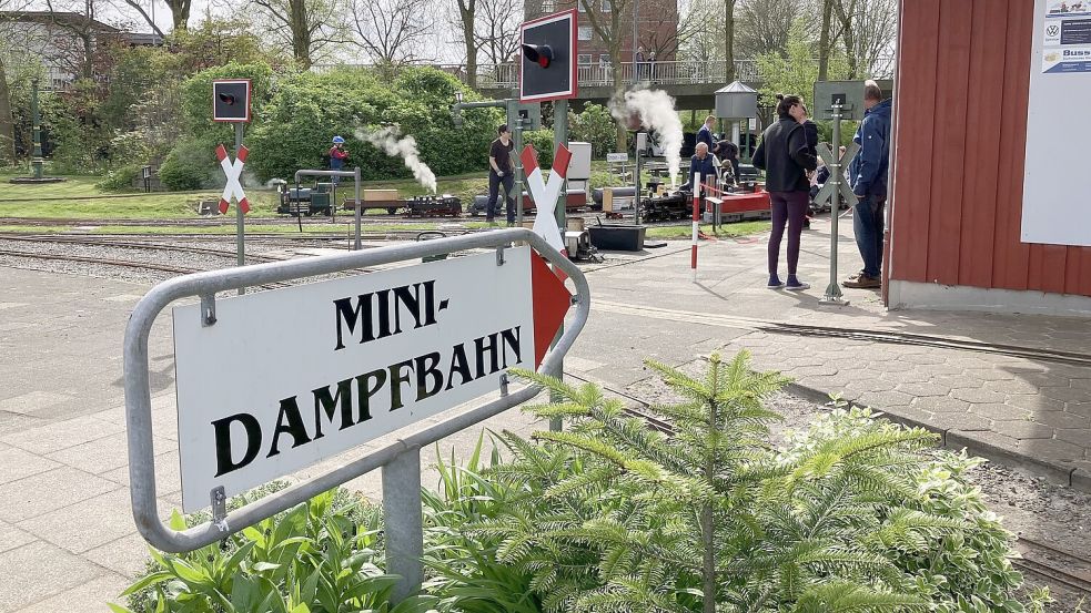 Die Adresse für Modelldampffreunde: die Minibahn gegenüber dem Emder Hauptbahnhof. Foto: Schuurman