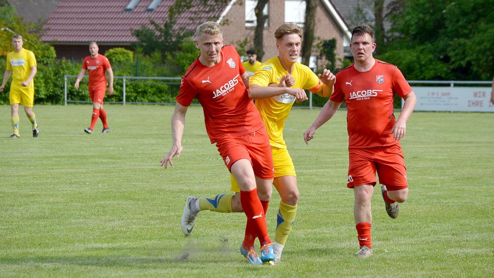 Jannes Knoop (vorne) wechselt zum SV Jheringsfehn/Stikelkamp/Timmel
