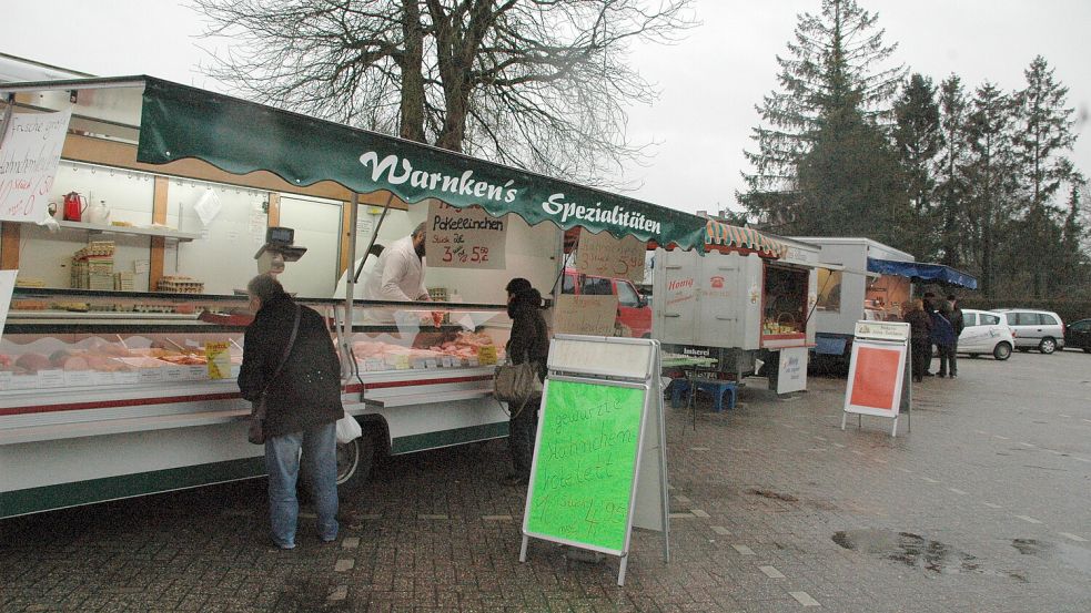 Auf dem Vogelsangparkplatz hatte der Wochenmarkt in Weener lange Jahre seinen Standort. Nach und nach wurde er aber immer weniger frequentiert. Foto: Gettkowski/Archiv