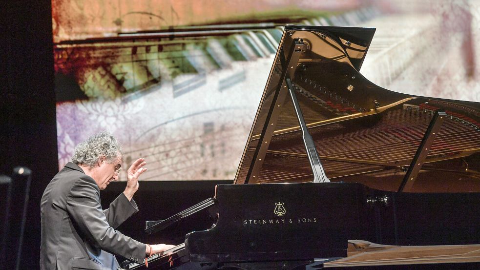 Matthias Kirschnereit am Piano.