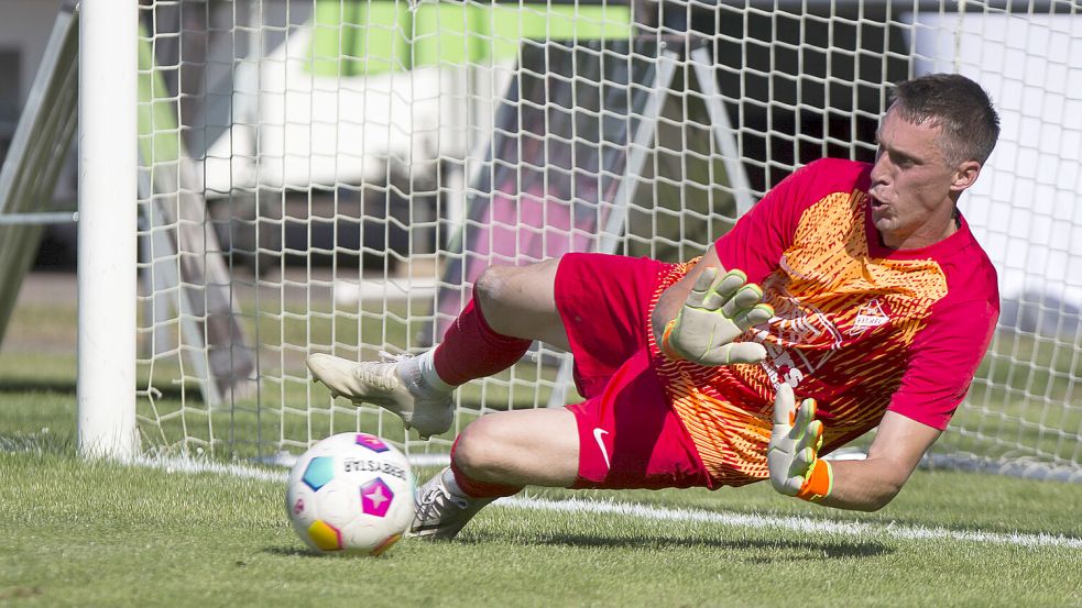 Torwart Jann Hellmers wechselte im vergangenen Sommer vom SV Holtland nach GW Firrel an. Auch in der kommenden Saison steht er für die Grün-Weißen im Tor. Foto: Doden