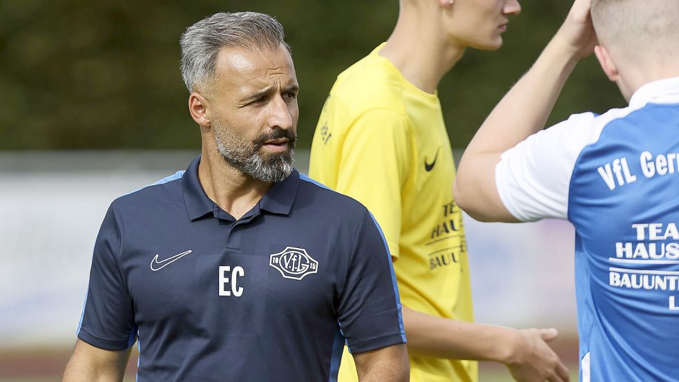 Germania-Trainer Erhan Colak hat intensive Tage mit seiner Mannschaft. Schon am Freitag steht das nächste Spiel an. Foto: Doden/Emden